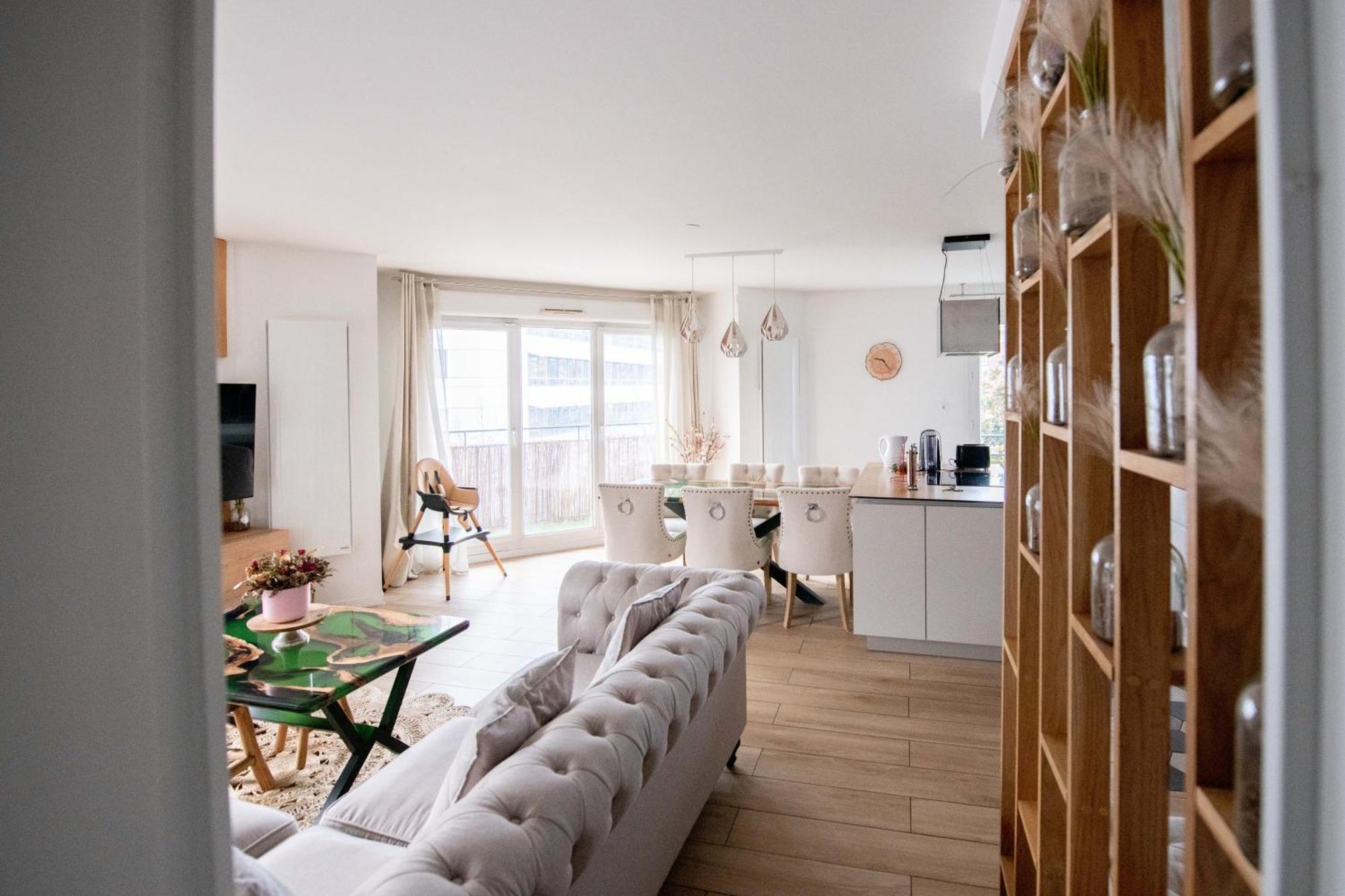 Elise De Roche Equipe Balcon Parking Rer B Apartment Le Bourget Exterior photo