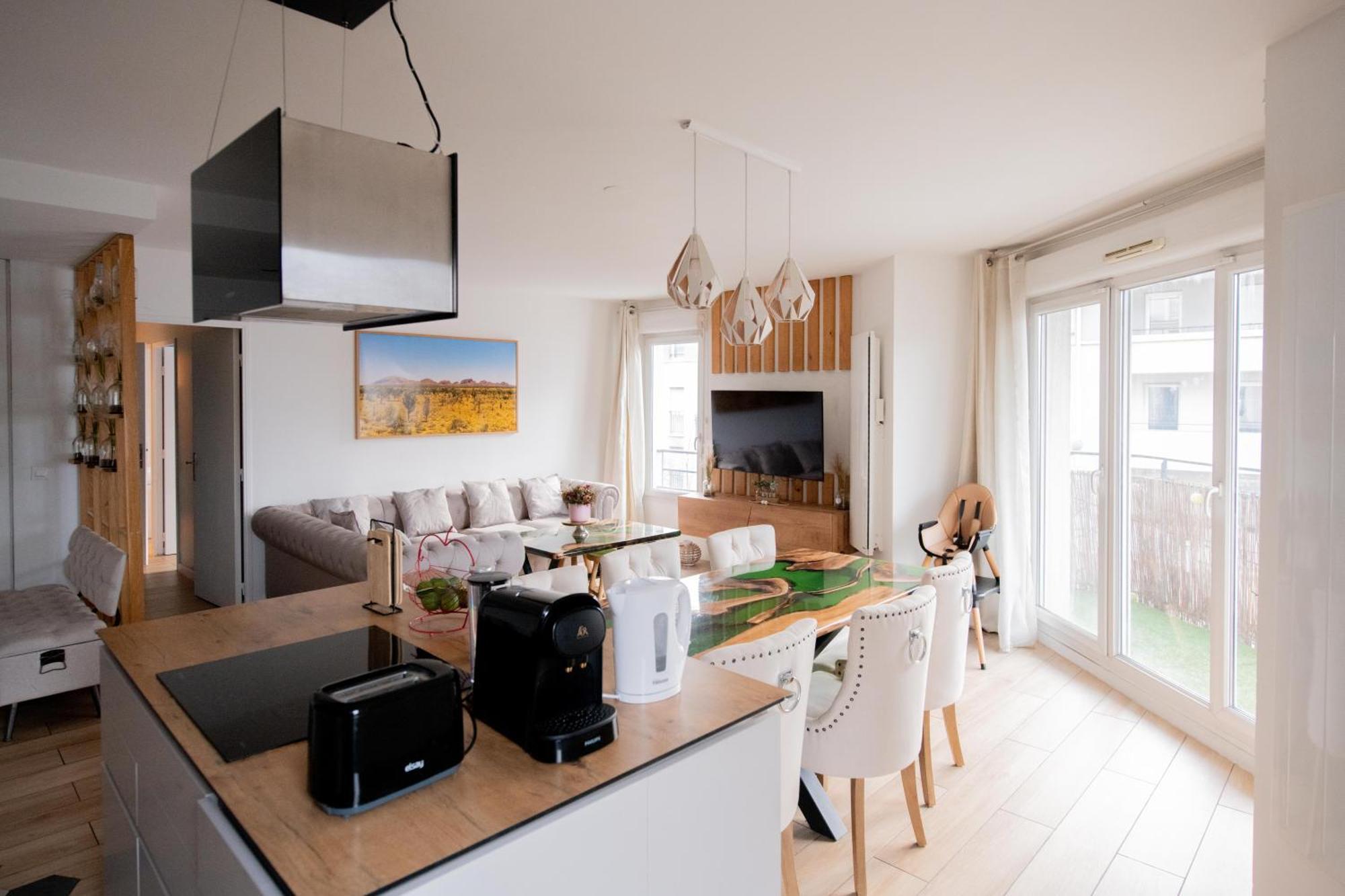 Elise De Roche Equipe Balcon Parking Rer B Apartment Le Bourget Exterior photo